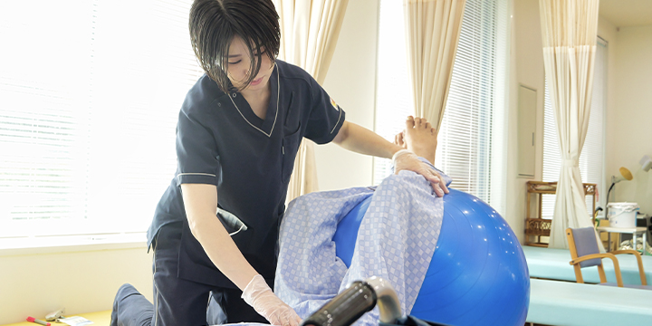 リハビリテーション REHABILITATION